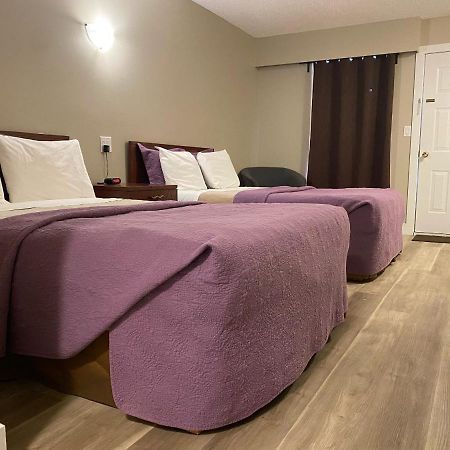 Imperial Motel 100 Mile House Bagian luar foto