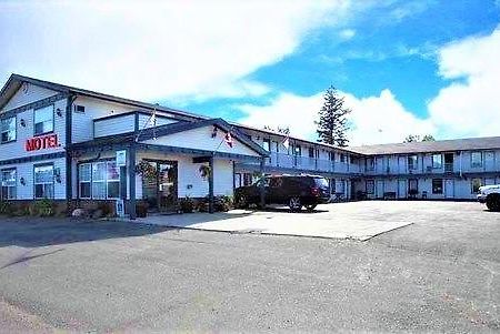 Imperial Motel 100 Mile House Bagian luar foto