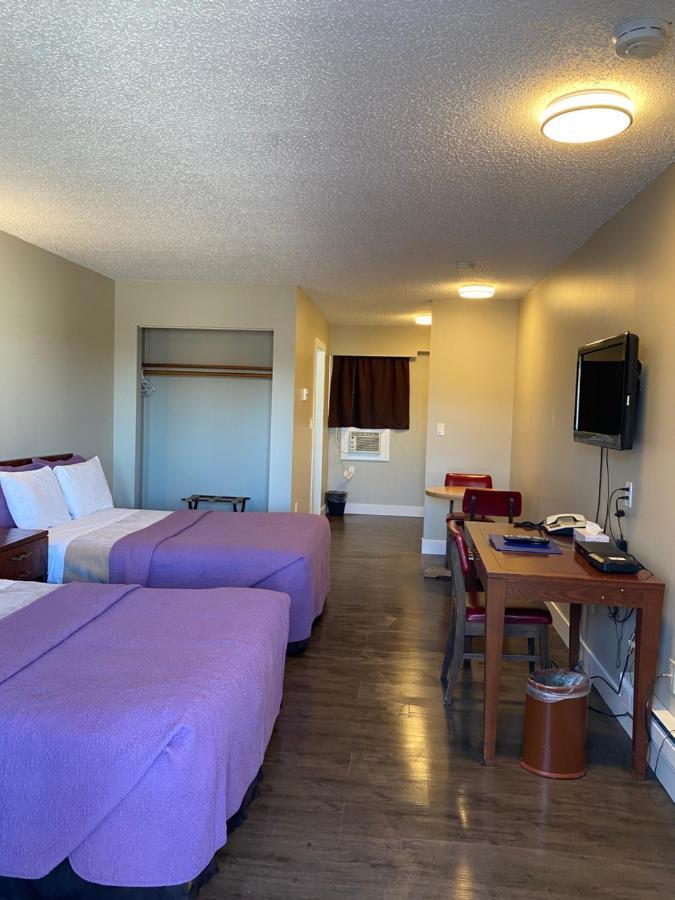 Imperial Motel 100 Mile House Bagian luar foto