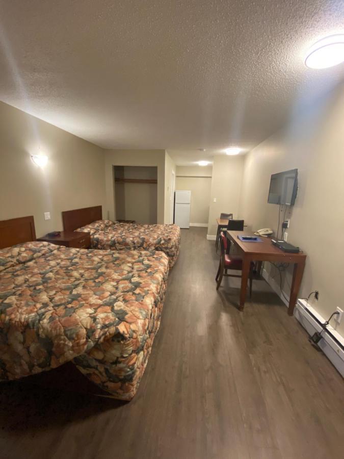 Imperial Motel 100 Mile House Bagian luar foto