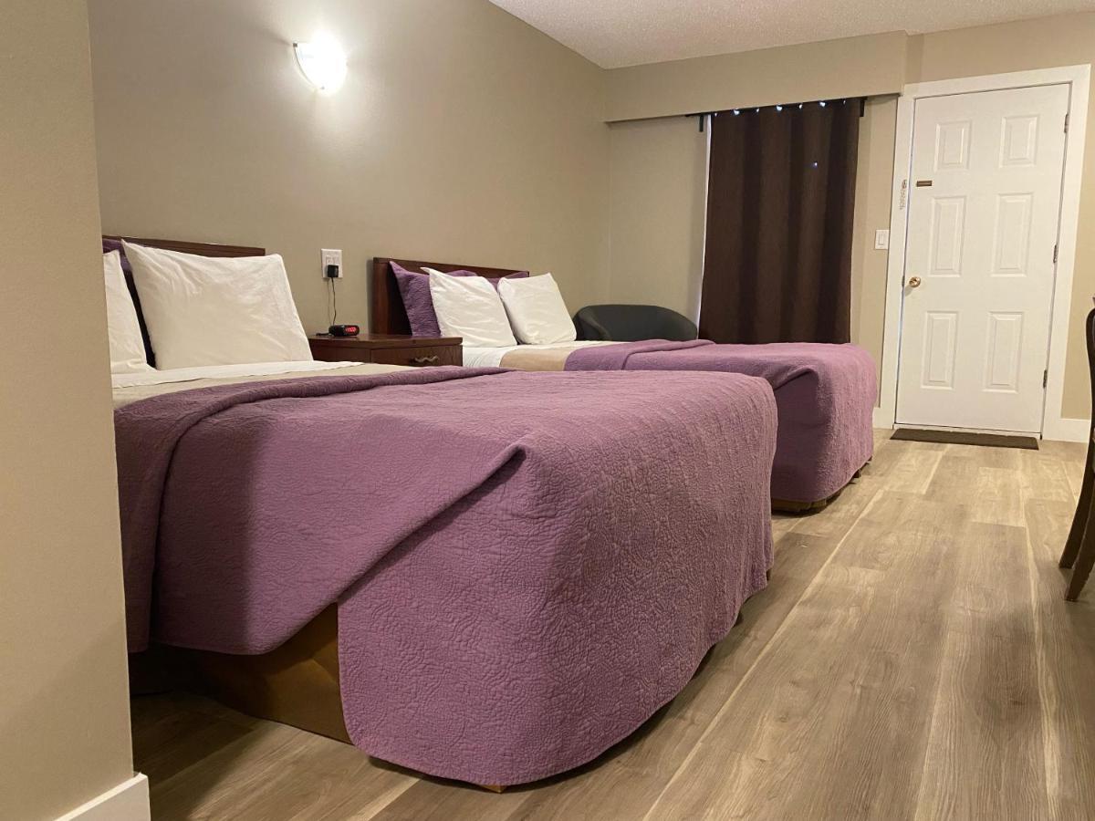 Imperial Motel 100 Mile House Bagian luar foto