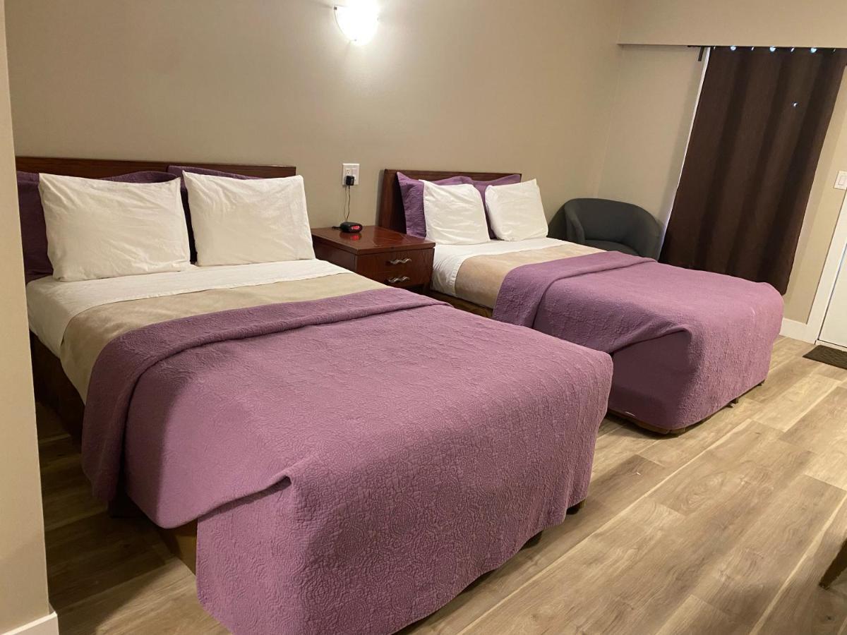 Imperial Motel 100 Mile House Bagian luar foto