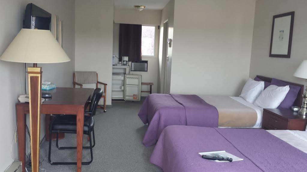 Imperial Motel 100 Mile House Bagian luar foto