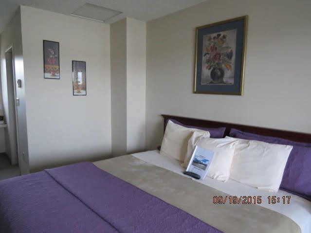 Imperial Motel 100 Mile House Bagian luar foto