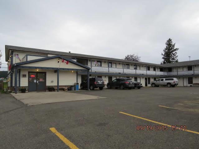 Imperial Motel 100 Mile House Bagian luar foto