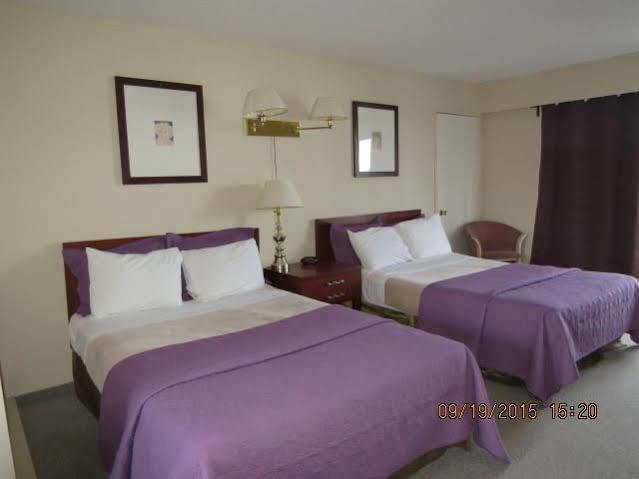 Imperial Motel 100 Mile House Bagian luar foto